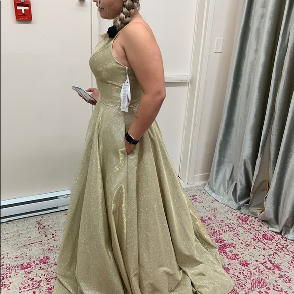 Tiffany Grad Dress - Picture 3 of 4